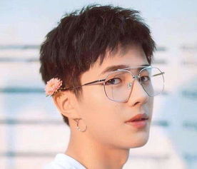 眾男神戴眼鏡 肖戰(zhàn)變化大，他卻讓網(wǎng)友直呼'心動的感覺'