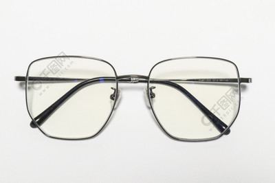 藍光防護與近視矯正 專業眼鏡產品實拍解析